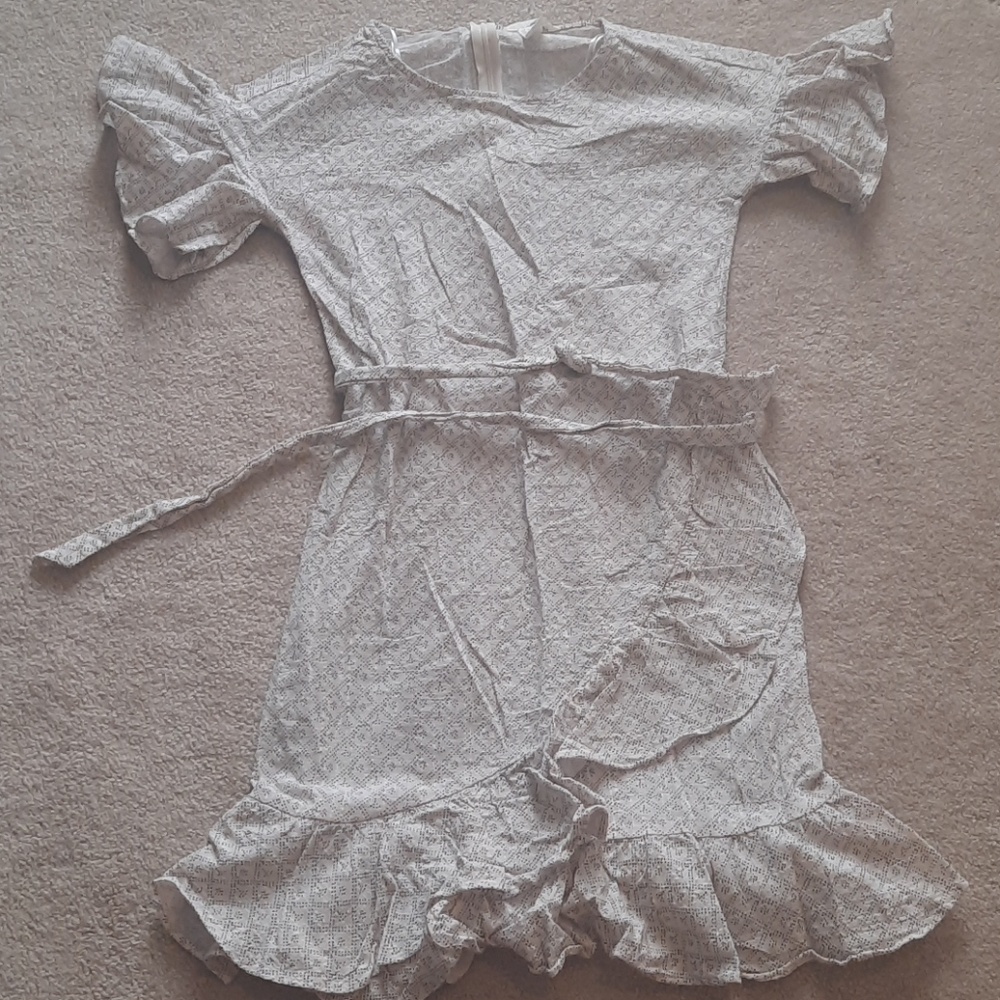 Dress‎